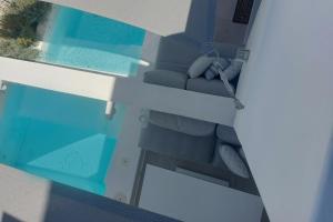 vista sulla piscina dalla parte superiore di una casa di Vivant Naousa Residence 1 a Naoussa