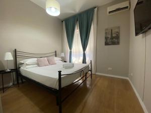 A bed or beds in a room at Key-Rome Re di Roma
