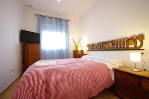 Postel nebo postele na pokoji v ubytování Livingtarifa- Apartamento Tucán + 37 fotografií