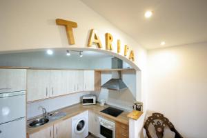 Kuchyň nebo kuchyňský kout v ubytování Livingtarifa- Apartamento Tucán