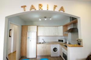 Kuchyň nebo kuchyňský kout v ubytování Livingtarifa- Apartamento Tucán