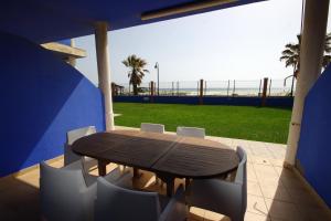 Balkón nebo terasa v ubytování Livingtarifa- Apartamento Tucán