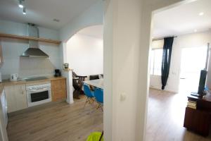 Kuchyň nebo kuchyňský kout v ubytování Livingtarifa- Apartamento Tucán