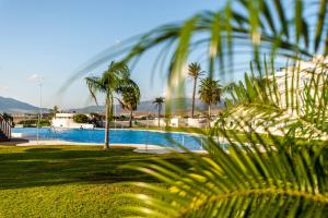 Basen w obiekcie Livingtarifa Apartamento La Marea lub w pobliżu