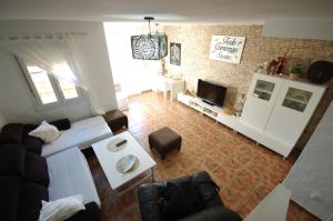 a living room with a couch and a tv at Livingtarifa Chalet La Caracola in Tarifa
