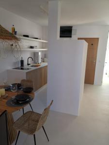 Kuchyň nebo kuchyňský kout v ubytování Livingtarifa Apartamento Valhalla