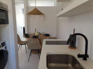 Kuchyň nebo kuchyňský kout v ubytování Livingtarifa Apartamento Valhalla