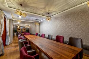 a conference room with a long table and chairs at The Emin Pasha Hotel & Spa Kampala in Kampala +48 photos