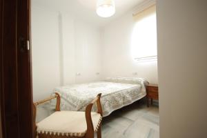 Łóżko lub łóżka w pokoju w obiekcie Atico centro Conil