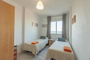 Posteľ alebo postele v izbe v ubytovaní Livingtarifa Apartamento La Duna