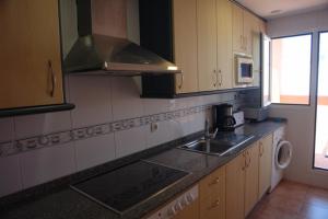 Kuchyňa alebo kuchynka v ubytovaní Livingtarifa Apartamento Simba