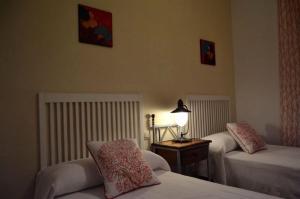 Łóżko lub łóżka w pokoju w obiekcie Livingtarifa Apartamento Anhelo