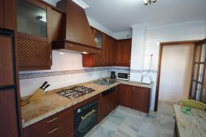 Kuchnia lub aneks kuchenny w obiekcie Atico centro Conil