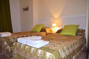 Łóżko lub łóżka w pokoju w obiekcie Livingtarifa Apartamento Anhelo