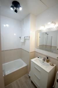 Koupelna v ubytování Livingtarifa Apartamento Agaporni