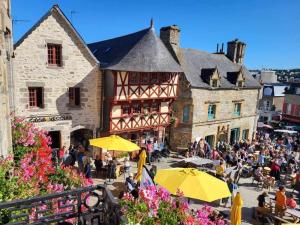 a crowd of people sitting at tables in front of a building at Petite chambre dans maison individuelle in Saint-Renan
