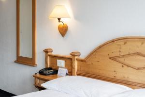 Postel nebo postele na pokoji v ubytování Jungfrau Lodge, Annex Crystal