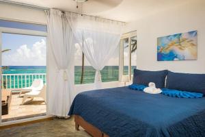Postel nebo postele na pokoji v ubytování KITE BEACH HOTEL Oceanfront Apartments