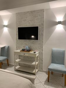 A television and/or entertainment centre at Bettola del Re home boutique b&b
