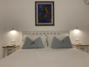 A bed or beds in a room at Bettola del Re home boutique b&b