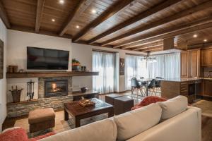 A television and/or entertainment centre at Colomers by Totiaran