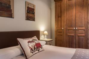 A bed or beds in a room at Colomers by Totiaran