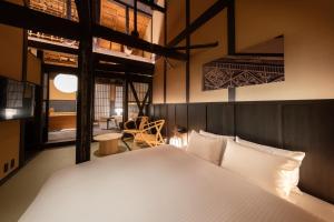 Nazuna Kyoto Higashi Honganji客房内的一张或多张床位