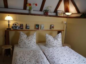 Postel nebo postele na pokoji v ubytování Gemütliches Haus im Feriendorf Silbersee