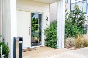 En have udenfor Swell Apartment - Pet Friendly