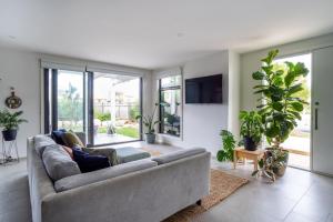 Et tv og/eller underholdning på Swell Apartment - Pet Friendly + 6 billeder