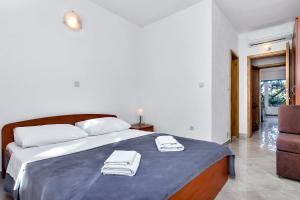 Postel nebo postele na pokoji v ubytování Apartmani Nikola