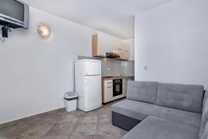 Kuchyň nebo kuchyňský kout v ubytování Apartmani Nikola