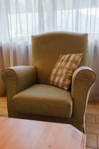A seating area at La Mansarda di nonna Delfa