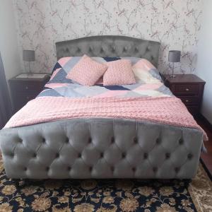 Postel nebo postele na pokoji v ubytování Home Comforts + 37 fotografií