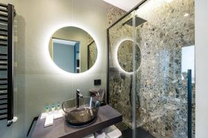 MH SUITES Plebiscito的一间浴室