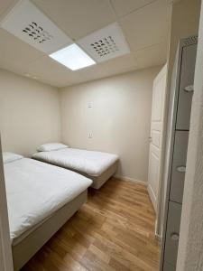 Postel nebo postele na pokoji v ubytování Nomad City