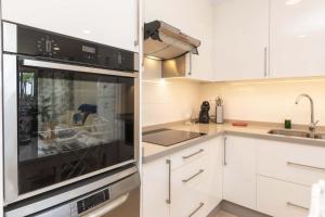 Køkken eller tekøkken på Sea Breeze Frontline Apartment