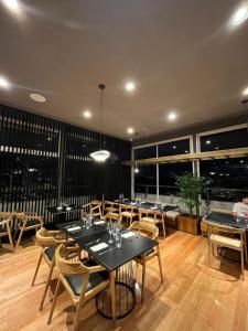 Um restaurante ou outro lugar para comer em Hotel Mendoza