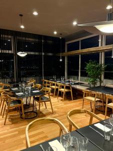Um restaurante ou outro lugar para comer em Hotel Mendoza