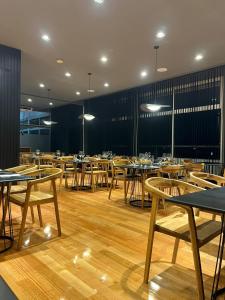 Um restaurante ou outro lugar para comer em Hotel Mendoza