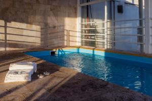 A piscina localizada em Hotel Mendoza ou nos arredores