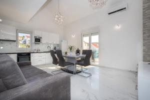 Photo de la galerie de l'établissement Apartments Jakov, à Postira