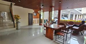 Posezení v ubytování Sunflower Hotel Syariah near Juanda Airport