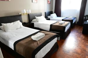 Cama ou camas em um quarto em Hotel Mendoza