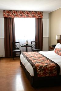 Cama ou camas em um quarto em Hotel Mendoza