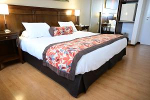 Cama ou camas em um quarto em Hotel Mendoza