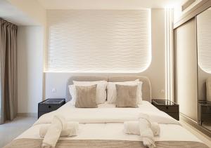 a bedroom with a large white bed with a window at Dubai Marina Luxury 4 BHK # Sea, Ain Dubai & Palm View # in Dubai