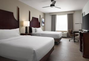 Homewood Suites by Hilton Shreveport Bossier City, LA客房内的一张或多张床位