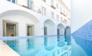 Kolam renang di atau dekat dengan Maison Faro Luxe - A Tranquil Retreat by the Algarve Coast +5 gambar