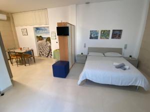 Ένα ή περισσότερα κρεβάτια σε δωμάτιο στο Loft Blu